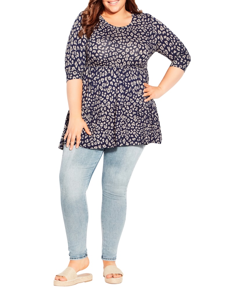Front of a model wearing a size 20 TUNIC AMAYA PRT in Wild Night by avenue. | dia_product_style_image_id:298468